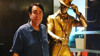 Randhir Kapoor said that he initially drove a small car. Randhir Kapoor said that he initially drove a small car.