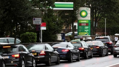 Vehicles queue to refill at a BP fuel station in London, Britain, on Saturday. (Reuters/Henry Nicholls) (REUTERS)