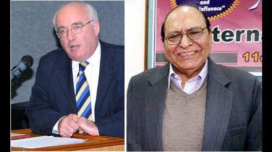 British historian Dr Francis Christopher Rowland Robinson and former president of the Sahitya Academy, prof Gopi Chand Narang will be awarded on Sir Syed Day. (ht photo) British historian Dr Francis Christopher Rowland Robinson and former president of the Sahitya Academy, prof Gopi Chand Narang will be awarded on Sir Syed Day. (ht photo)