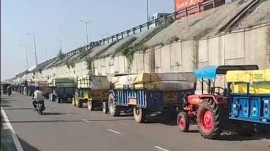Officials providing temporary gate passes to farmers said they didn’t know when their produce will be procured. (HT Photo)