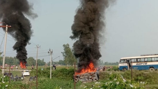 Vehicles set ablaze after violence broke out in Lakhimpur Kheri on Sunday.(PTI)