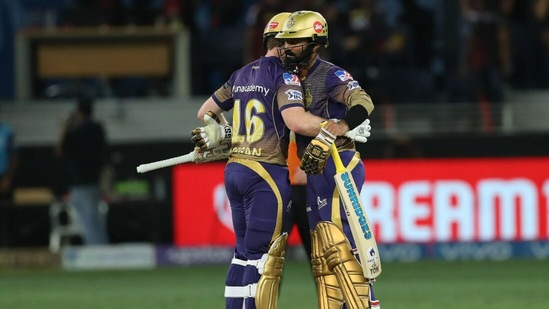 Dinesh Karthik's 12-ball 18 helped KKR seal a 6-wicket win with 2 balls to spare(BCCI/IPL)