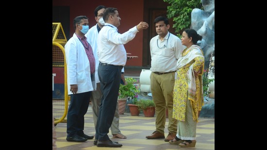 Narendra Giri had escaped unhurt in the accident that occurred near Pratapgarh district (HT file photo)