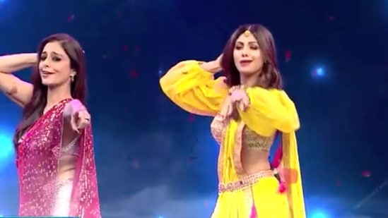 Tabu matching steps with Shilpa Shetty. Tabu matching steps with Shilpa Shetty.
