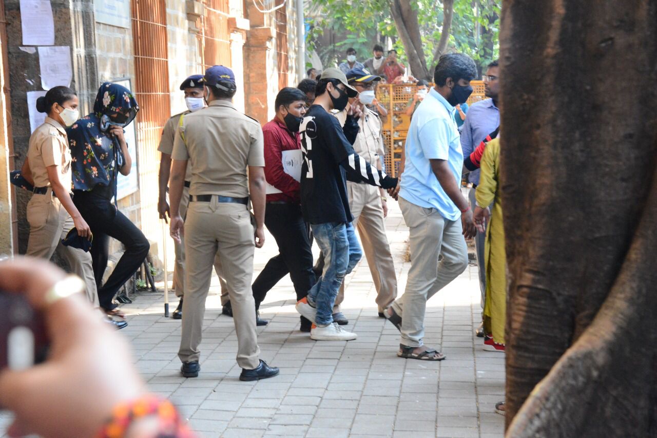 Aryan Khan outside NCB office.(Varinder Chawla)