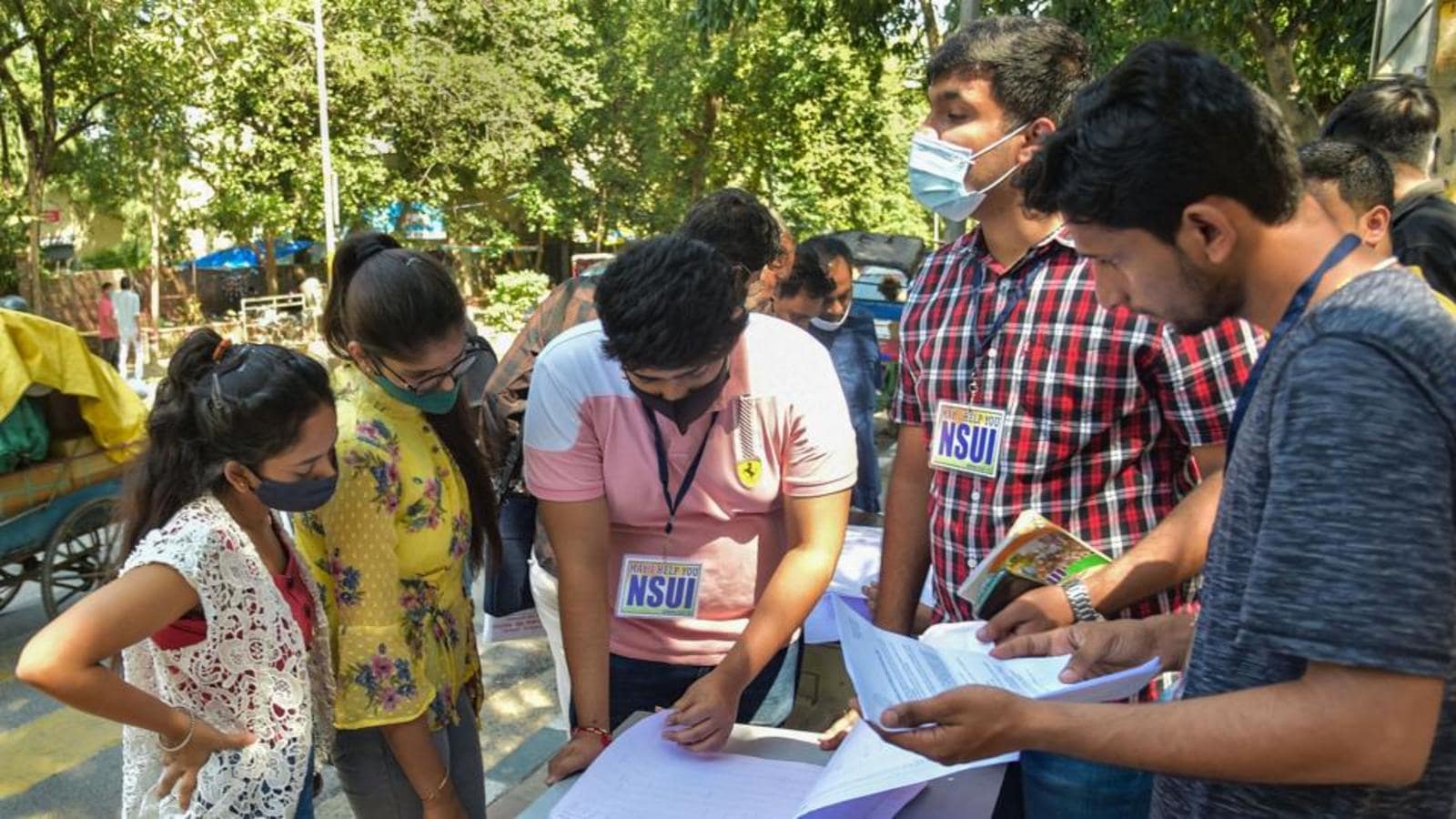 Delhi University admissions day 1: 30,554 students apply for 70,000 seats