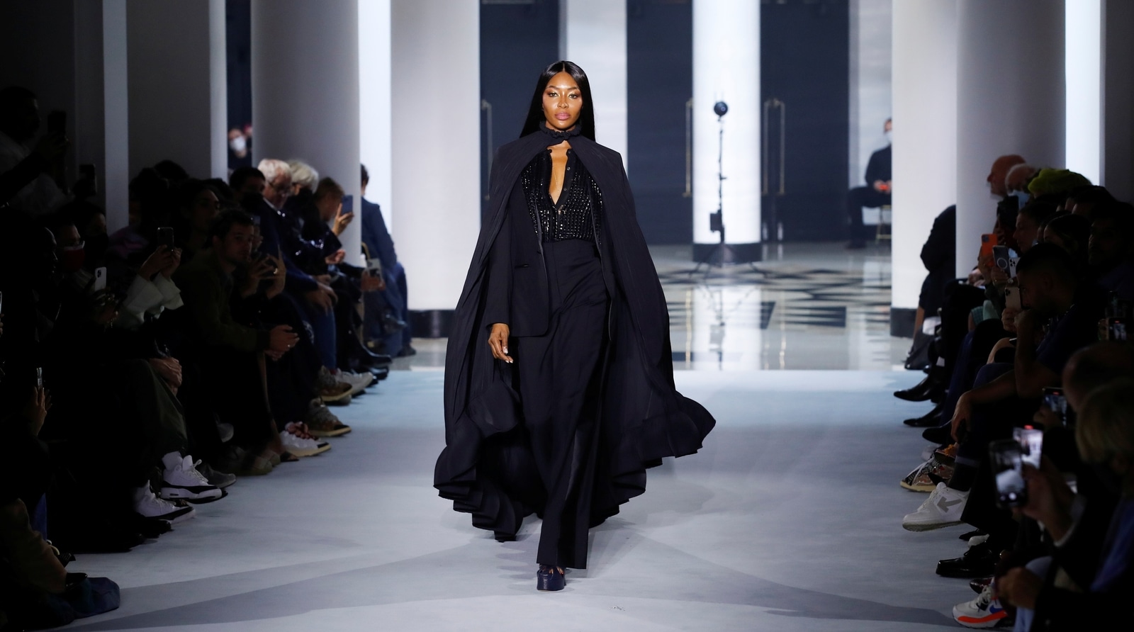 liner Oversigt skrige Paris Fashion Week: Naomi Campbell steals the show at Lanvin's Spring 2022  collection | Fashion Trends - Hindustan Times