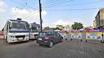 The BJP leaders said that around ₹50,000 a day was being collected for parking on the LIT land, which was free, and demanded a probe. (Representative Image/HT File) The BJP leaders said that around ₹50,000 a day was being collected for parking on the LIT land, which was free, and demanded a probe. (Representative Image/HT File)
