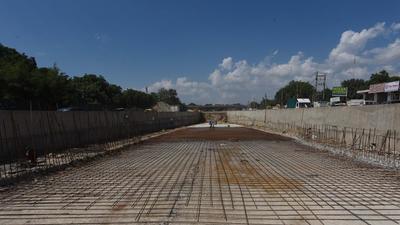 The flyover and underpass were at Atul Kataria Chowk initially expected to be completed in November 2019, but hit roadblocks and the deadline was moved to May 2021. However, the revised deadline could not be met due to Covid-19. (Vipin Kumar /HT PHOTO) The flyover and underpass were at Atul Kataria Chowk initially expected to be completed in November 2019, but hit roadblocks and the deadline was moved to May 2021. However, the revised deadline could not be met due to Covid-19. (Vipin Kumar /HT PHOTO)