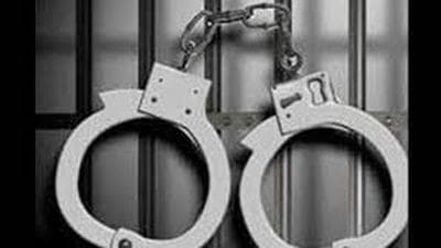 The liquor vend had been locked at around 10pm, after which the burglars targeted the store and piled the cartons in their pick-up trunk. (Representative Image/HT File)