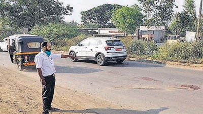 The accident spot on the Katraj-Dehu road bypass near D- Mart, where the biker lost his life. (RAHUL RAUT/HT) The accident spot on the Katraj-Dehu road bypass near D- Mart, where the biker lost his life. (RAHUL RAUT/HT)