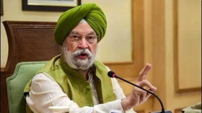 Union petroleum and natural gas minister Puri said the number of LPG retail outlets had gone up significantly in the state from 6,043 when the Yogi government was installed, to 9,810 now. (HT File Photo)