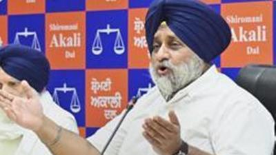 SAD president Sukhbir Singh Badal has said prime minister Narendra Modi must respect sentiments of farmers and not allow a repeat of Lakhimpur Kheri violence in UP, under the BJP government. (HT Photo)