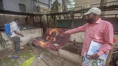 PMC workers spray mosquito repellent in a housing society amid rise in dengue cases in Pune. (HT Photo) PMC workers spray mosquito repellent in a housing society amid rise in dengue cases in Pune. (HT Photo)