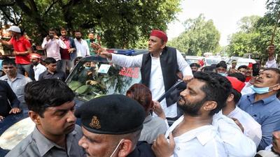 Samajwadi Party chief Akhilesh Yadav tries to calm down party workers in Lucknow after being stopped from proceeding to Lakhim Kheri. (HT Photo) Samajwadi Party chief Akhilesh Yadav tries to calm down party workers in Lucknow after being stopped from proceeding to Lakhim Kheri. (HT Photo)
