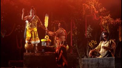 The season’s first Ramlila, being performed by Azaad Dramatic Club, kicked off at Sector 20 in Chandigarh on Monday. (Ravi Kumar/HT) The season’s first Ramlila, being performed by Azaad Dramatic Club, kicked off at Sector 20 in Chandigarh on Monday. (Ravi Kumar/HT)