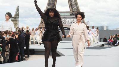 French singer/songwriter Yseult (L) presents a creation for L'Oreal at the Paris Fashion Week. (AFP) French singer/songwriter Yseult (L) presents a creation for L'Oreal at the Paris Fashion Week. (AFP)
