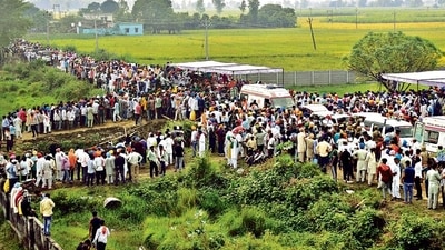Farmers gather in Lakhimpur Kheri on Monday. (HT Photo) Farmers gather in Lakhimpur Kheri on Monday. (HT Photo)