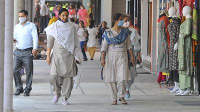 Amid the peak of the pandemic in May, Mohali’s daily infections had shot up to 1,382 on May 10. Though pandemic figures have dropped, health experts caution that safety protocols, including masks and social distancing, can still not be disregarded. (Keshav Singh/HT) Amid the peak of the pandemic in May, Mohali’s daily infections had shot up to 1,382 on May 10. Though pandemic figures have dropped, health experts caution that safety protocols, including masks and social distancing, can still not be disregarded. (Keshav Singh/HT)