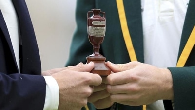 England captain Joe Root, left, and Australia's captain Tim Paine pose with the Ashes urn: File photo (AP)