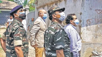 MHA team along with police personnel conduct investigation on post-poll violence in West Bengal. CBI and SIT of the West Bengal Police filed status reports before the Calcutta high court . (PTI)