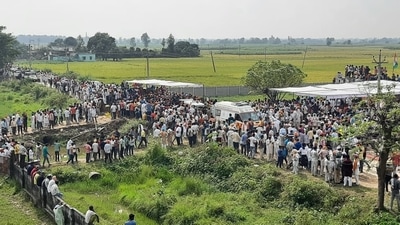 Farmers gather in Tikonia area of Lakhimpur Kheri district in Uttar Pradesh on Monday. (HT Photo) Farmers gather in Tikonia area of Lakhimpur Kheri district in Uttar Pradesh on Monday. (HT Photo)