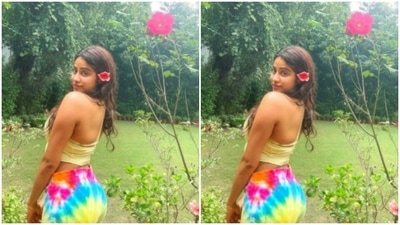 These pictures of Janhvi are as candid as it can get. She posed with her side to the camera as she let her tresses flow freely to the wind. (Instagram/@janhvikapoor)