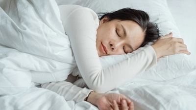 Get enough sleep and rest: Scientists have found that people who get more sleep are less hungry during the day. They also experience reduced desire for sweet and salty foods. (Pexels)