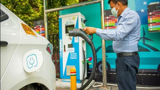 South Delhi Municipal Corporation said PWD removed equipment at two charging stations in Bhikaji Cama place and Lajpat Nagar. SDMC plans to set up EV charging stations at 109 locations in Delhi. (Shutterstock)