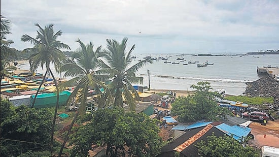The Malvan coast for the most part has largely remained free of heavy tourist traffic. Locals believe business will take off after Chipi airport brings tourists. (PRATHAM GOKHALE/HT)