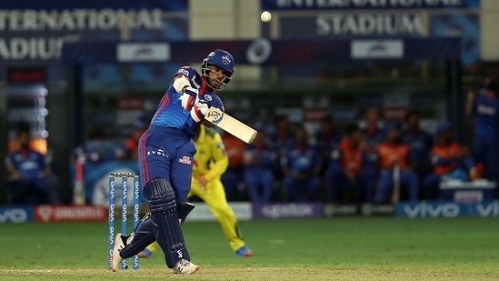 In response, DC opener Shikhar Dhawan, en route to 39, powered the side to 51-2 after 6 overs.(BCCI/IPL)