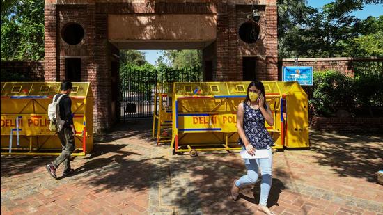 Students at the north campus of DU on Monday. (Amal KS/HT Photo)