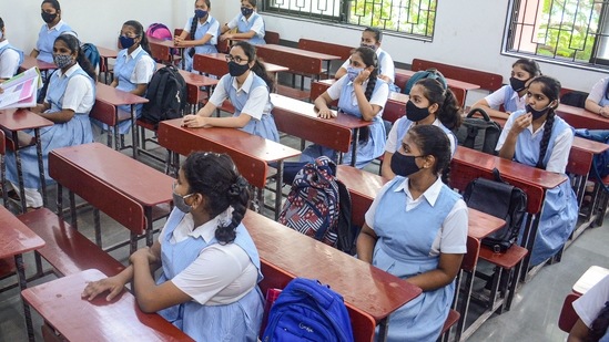 Maharashtra schools reopen: Thane collector, mayor go down memory lane(PTI)
