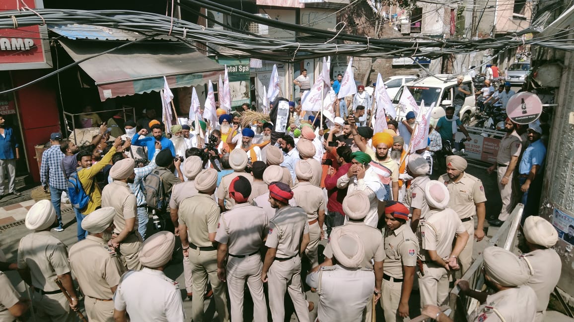 Farmers under the banner of Kisan Mazdoor Sangharsh Committee (KMSC) stage protest against Lakhimpur Kheri violence in Amritsar. Farmers under the banner of Kisan Mazdoor Sangharsh Committee (KMSC) stage protest against Lakhimpur Kheri violence in Amritsar.