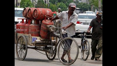 There have been 400 percent more CNG stations in Lucknow over the past seven years, while the number of retail outlets and the penetration of LPG have grown by 33 percent. (PICTURE FOR REPRESENTATION)