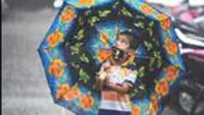 The city saw heavy thunder and lightning activity on Tuesday evening, between 7 pm and 8 pm. (Satish Bate/HT PHOTO) The city saw heavy thunder and lightning activity on Tuesday evening, between 7 pm and 8 pm. (Satish Bate/HT PHOTO)