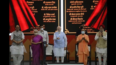 PM Narendra Modi digitally handed over keys of houses under PM Awas Yojana to 75,000 beneficiaries in 75 districts. He also spoke to some of the beneficiaries . (HT)