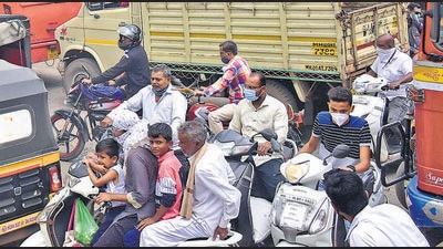 A crowded chowk in Ahmednagar on Tuesday suggests Covid norms are not being followed at all. The increase in the number of Covid cases in the neighbouring district implies an additional burden on health infrastructure facilities in Pune (HT) A crowded chowk in Ahmednagar on Tuesday suggests Covid norms are not being followed at all. The increase in the number of Covid cases in the neighbouring district implies an additional burden on health infrastructure facilities in Pune (HT)