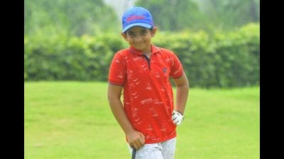 Ojaswini Saraswat trains under Arjuna awardee Harmeet Kahlon and is a student of Manav Rachna International School. She also plays at Chandigarh Golf Club Course. (HT FILE PHOTO)