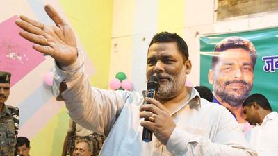 JAP chief Pappu Yadav addresses a press conference in Patna on Tuesday. (Santosh Kumar/HT Photo) JAP chief Pappu Yadav addresses a press conference in Patna on Tuesday. (Santosh Kumar/HT Photo)