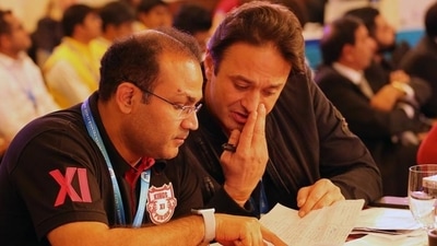Virender Sehwag (L) and Ness Wadia (IPL / SPORTZPICS) Virender Sehwag (L) and Ness Wadia (IPL / SPORTZPICS)