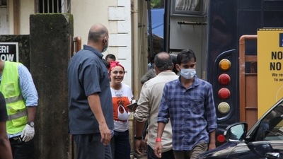 Later, Rani was seen in a white tee and baggy jeans, with a bandana on her head, as she talked to her team members during the shoot. Later, Rani was seen in a white tee and baggy jeans, with a bandana on her head, as she talked to her team members during the shoot. 