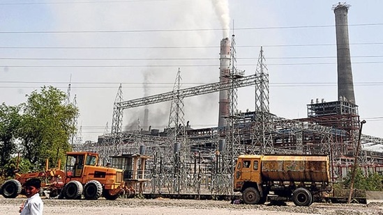 The CEA monitors coal stocks at 135 power plants across the country. All of them together generate 165 GW on a daily basis.(HT File Photo)