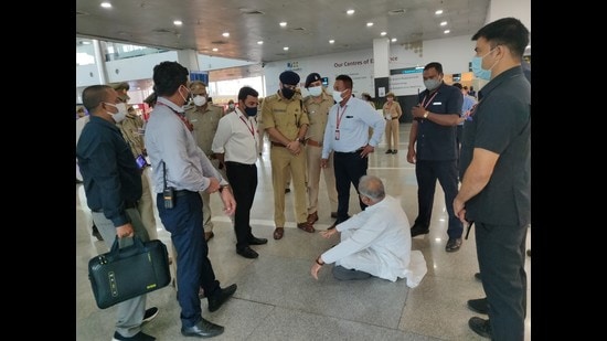 Chhattisgarh chief minister Bhupesh Baghel sat on a dharna inside the Lucknow airport after he was denied permission to move out of the airport (HT photo)