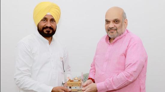 Punjab chief minister Charanjit Singh Channi also sought the Union home minister’s personal intervention to resolve the farmers’ imbroglio by repealing the farm laws that have led to protests. (HT Photo)