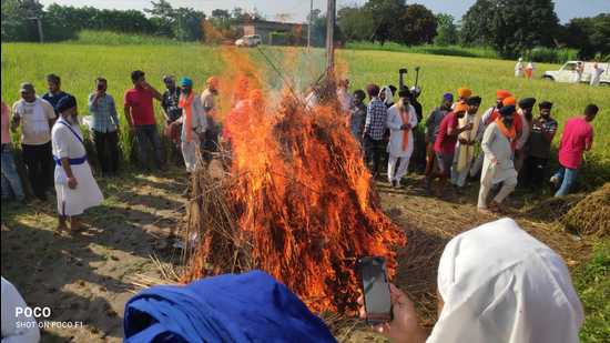 Families cremate bodies at Lakhimpur Kheri