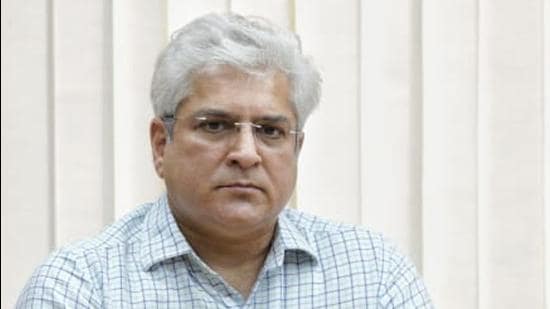 Delhi transport minister Kailash Gahlot reviewed the progress of the RRTS corridor on Monday and directed NCRTC officials to speed up the construction work and ensure timely completion of the corridor. (HT Photo)