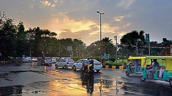 Central Delhi saw heavy downpour, while parts of north Delhi and other areas received light showers.(HT Photo)