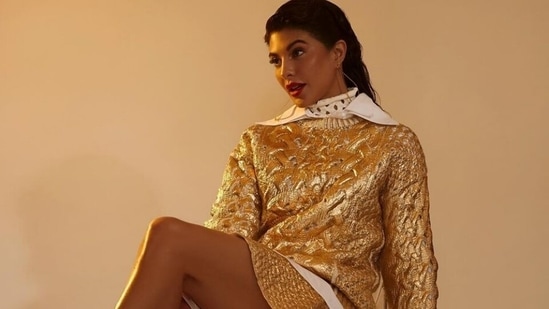 Jacqueline recently appeared on the reality TV show Dance Plus 6, and for the occasion, she chose to be dressed in a head-to-toe gold Valentino Garavani look. She accessorised her ensemble with jewels from the label, Shop Lune. The star also did a photoshoot before appearing on the reality TV show and posted pictures on Instagram.(Instagram/@jacquelinef143)