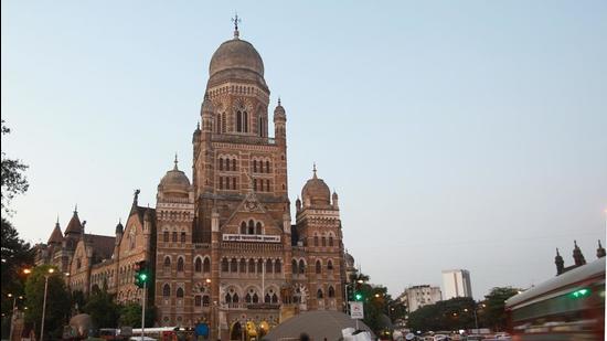 After auditing, the civic body has managed to reduce an amount of ₹20.81 crore, of which ₹2.73 crore were reduced after inspecting 405 complaints of overcharging in 35 private hospitals . (Hindustan Times)